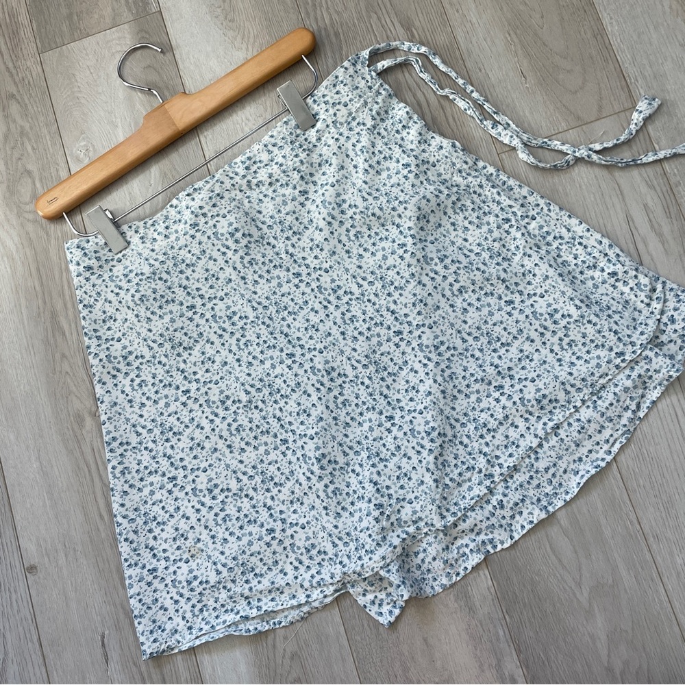 Brandy Melville Skirt floral wrap mini womens White Blue (one size) coquette